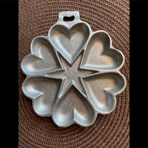 Vintage 6 Hearts and a Star Cast Metal Pan
